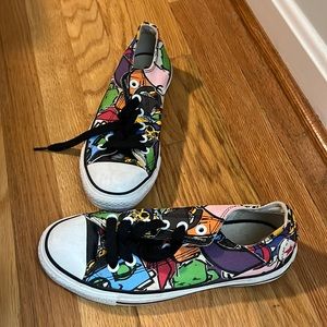 Low top graffiti converse